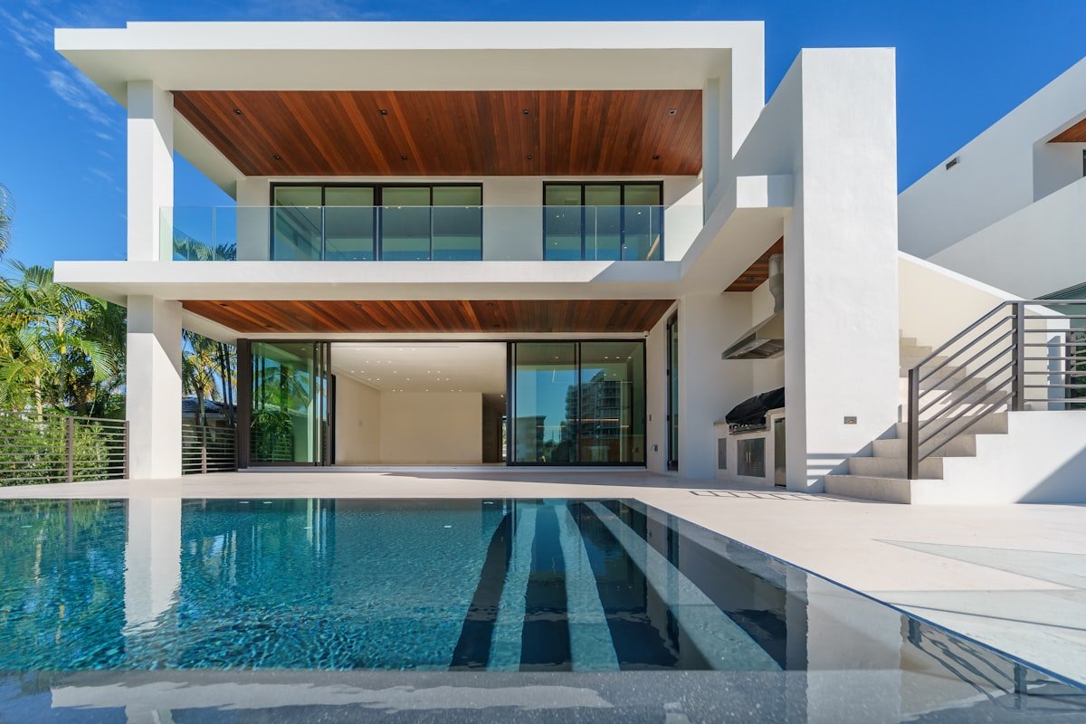 Rock Beachfront Colonial Duplex