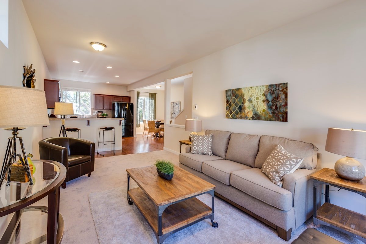 Rock Beachfront Colonial Duplex - Master Bedroom Suite